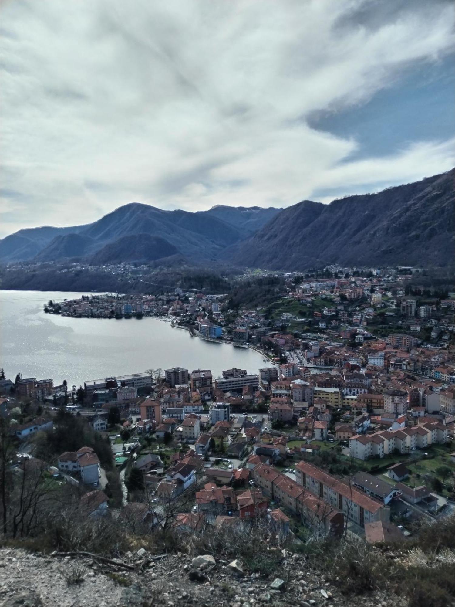Un Balcone Sul Lago Omegna Buitenkant foto